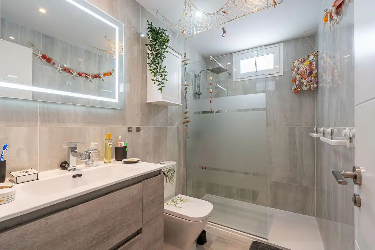 Bathroom of Flat for sale in Tías  with Balcony and Community pool