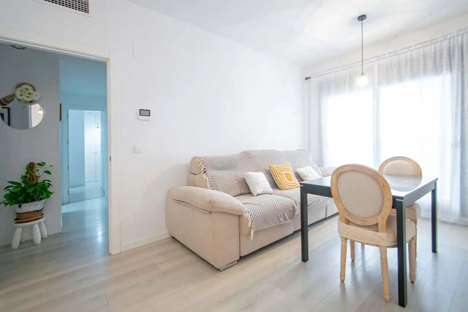 Living room of Flat for sale in Sevilla  with Air Conditioner, Heating and Private garden
