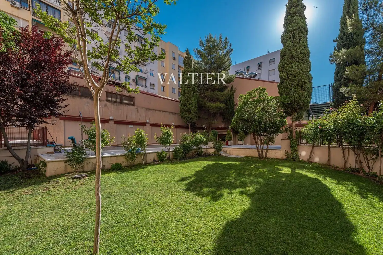 Jardí de Pis de lloguer en Madrid amb Aire condicionat, Piscina i Moblat
