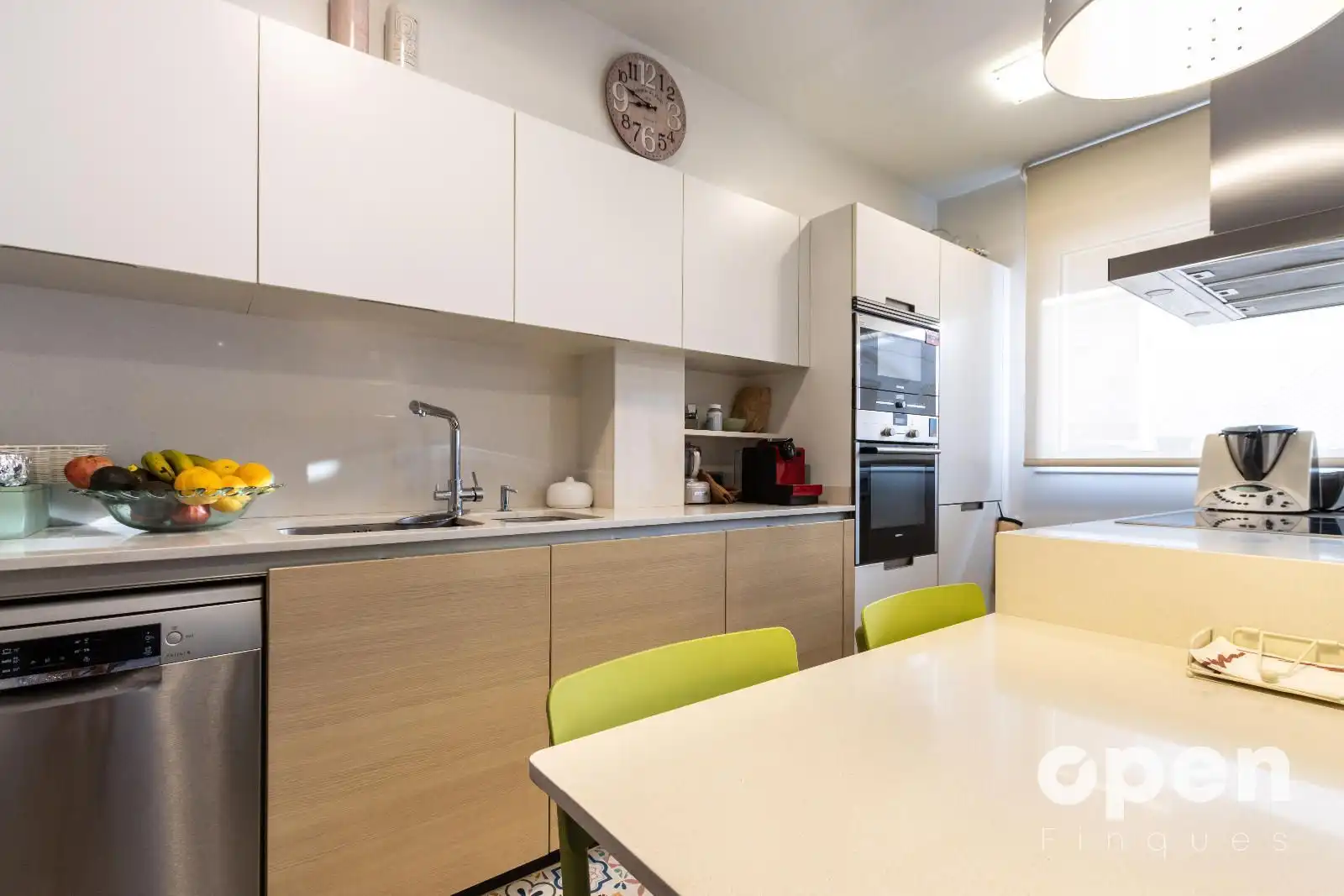 Küche von Einfamilien-Reihenhaus zum Verkauf in Terrassa mit Klimaanlage, Heizung und Terrasse
