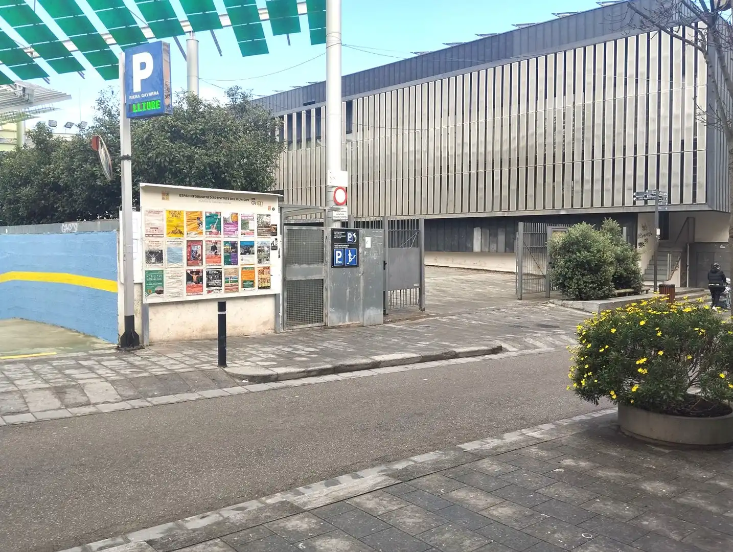 Vista exterior de Garatge en venda en Canet de Mar
