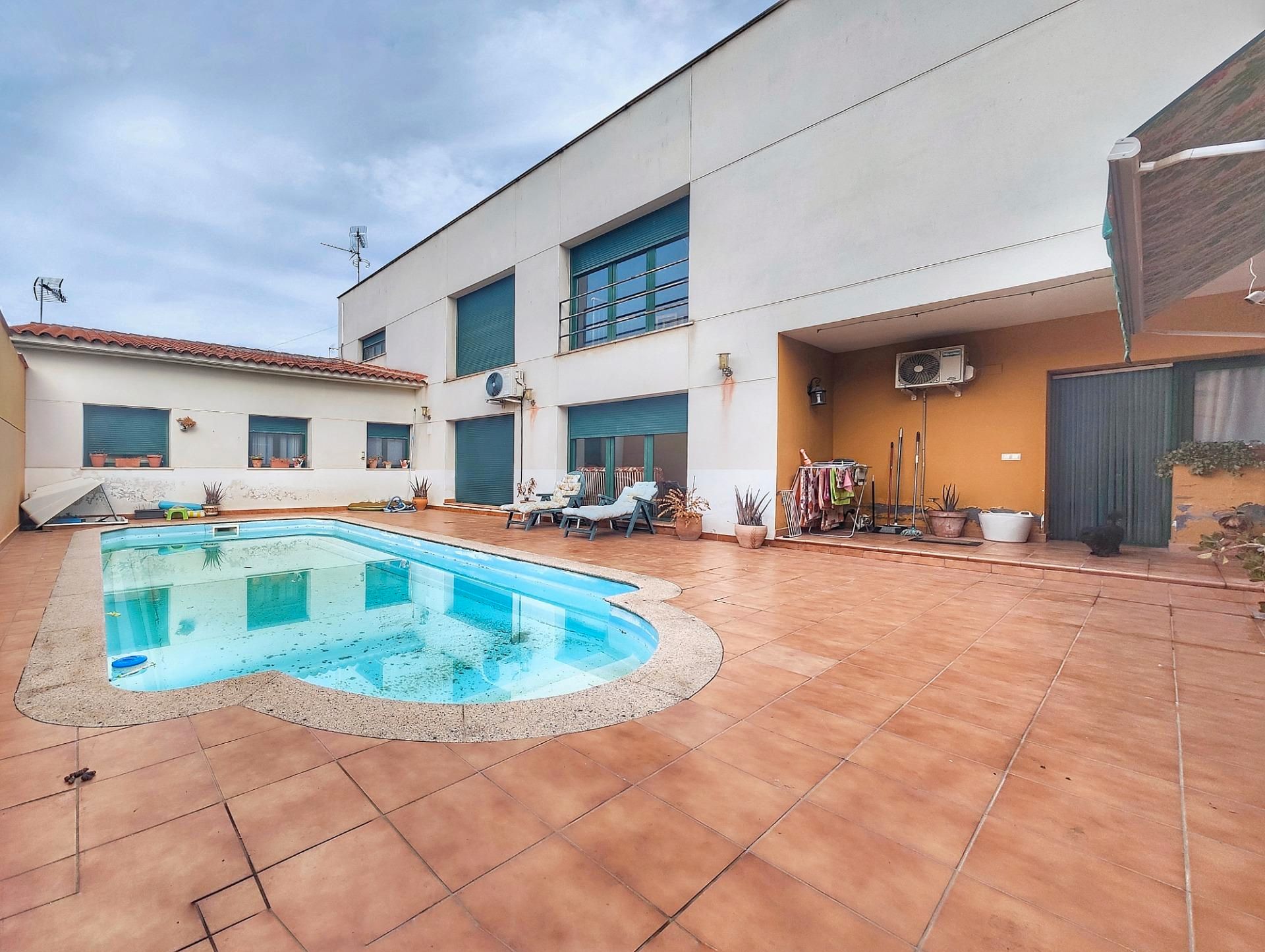 Swimming pool of House or chalet for sale in Puertollano  with Air Conditioner, Heating and Private garden