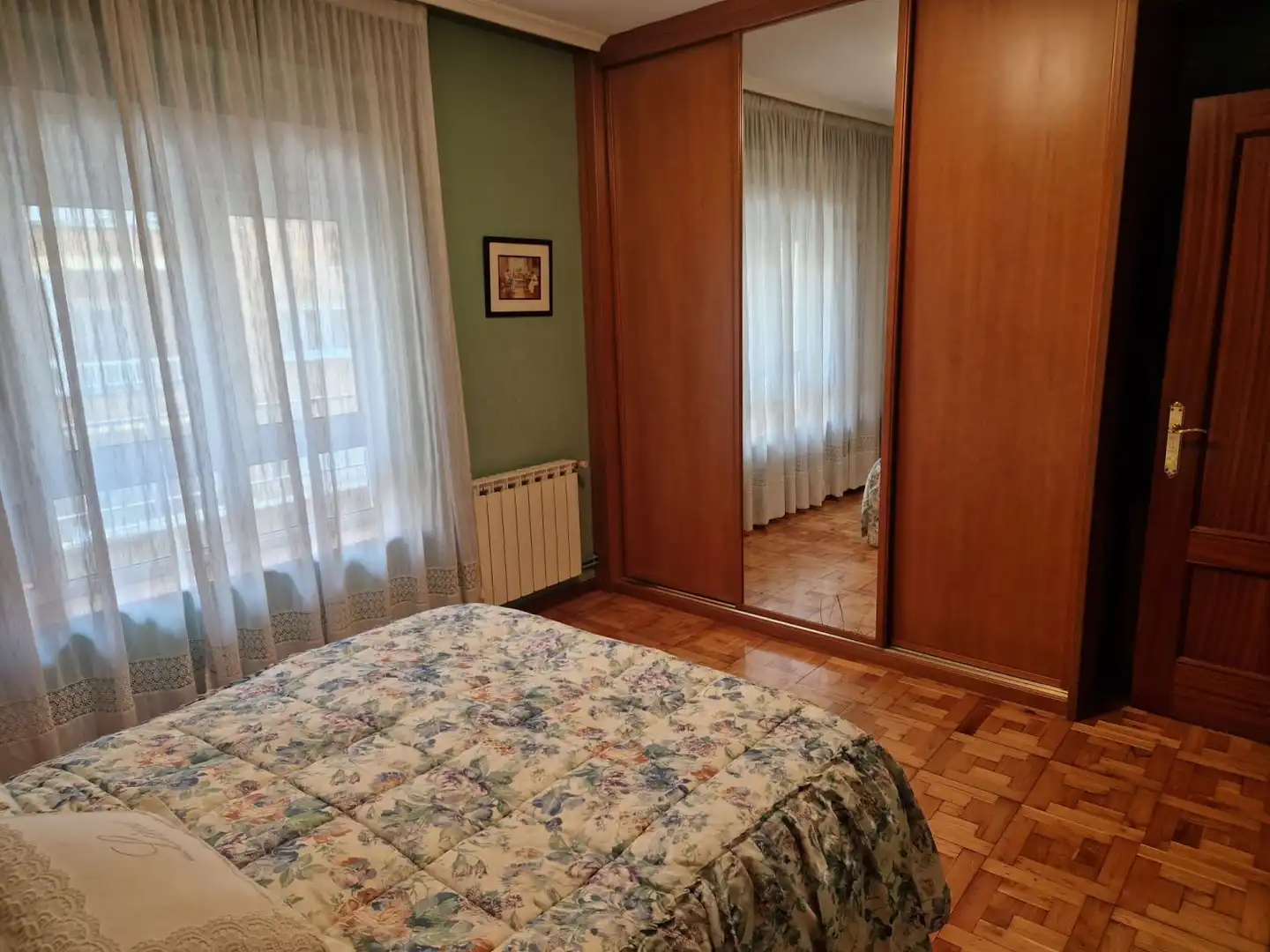 Dormitori de Pis en venda en Torrelavega  amb Calefacció i Terrassa
