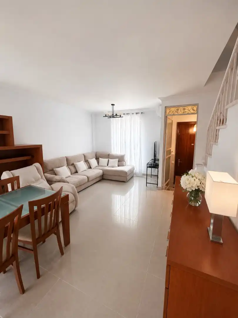 Sala de estar de Casa o chalet en venta en Camas con Aire acondicionado, Calefacción y Terraza