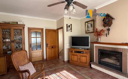 Sala d'estar de Casa o xalet en venda en Algeciras amb Aire condicionat i Jardí privat