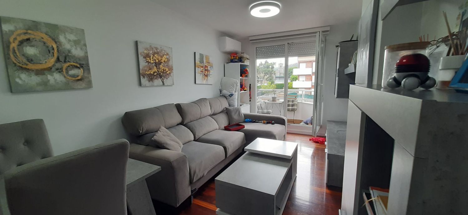Living room of Flat for sale in Bárcena de Cicero  with Heating, Furnished and Community pool