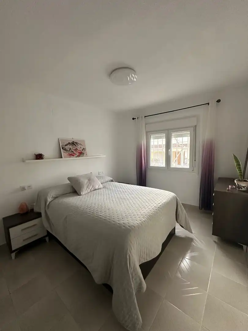 Dormitori de Apartament de lloguer en Vinaròs amb Aire condicionat, Terrassa i Traster