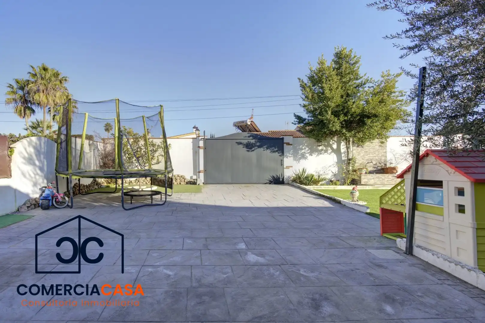 Vista exterior de Casa o xalet en venda en Las Gabias amb Aire condicionat, Jardí privat i Traster