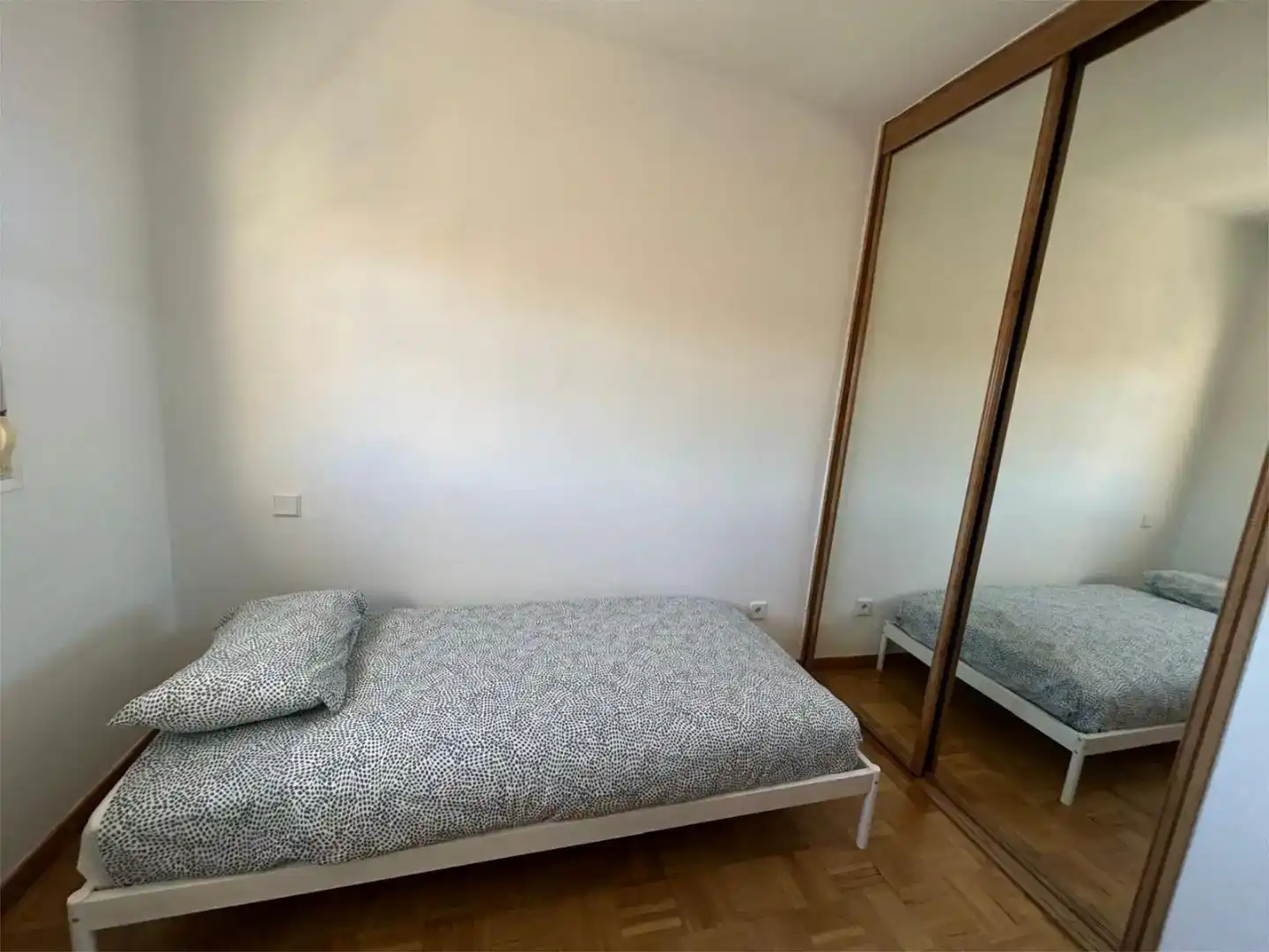 Dormitori de Pis per a compartir en Villalbilla amb Aire condicionat, Jardí privat i Parquet