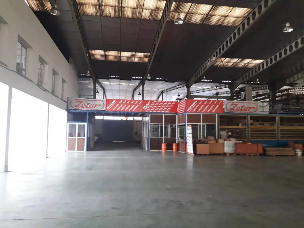 Fabrikhallen zur Miete in Carreño, Asturias