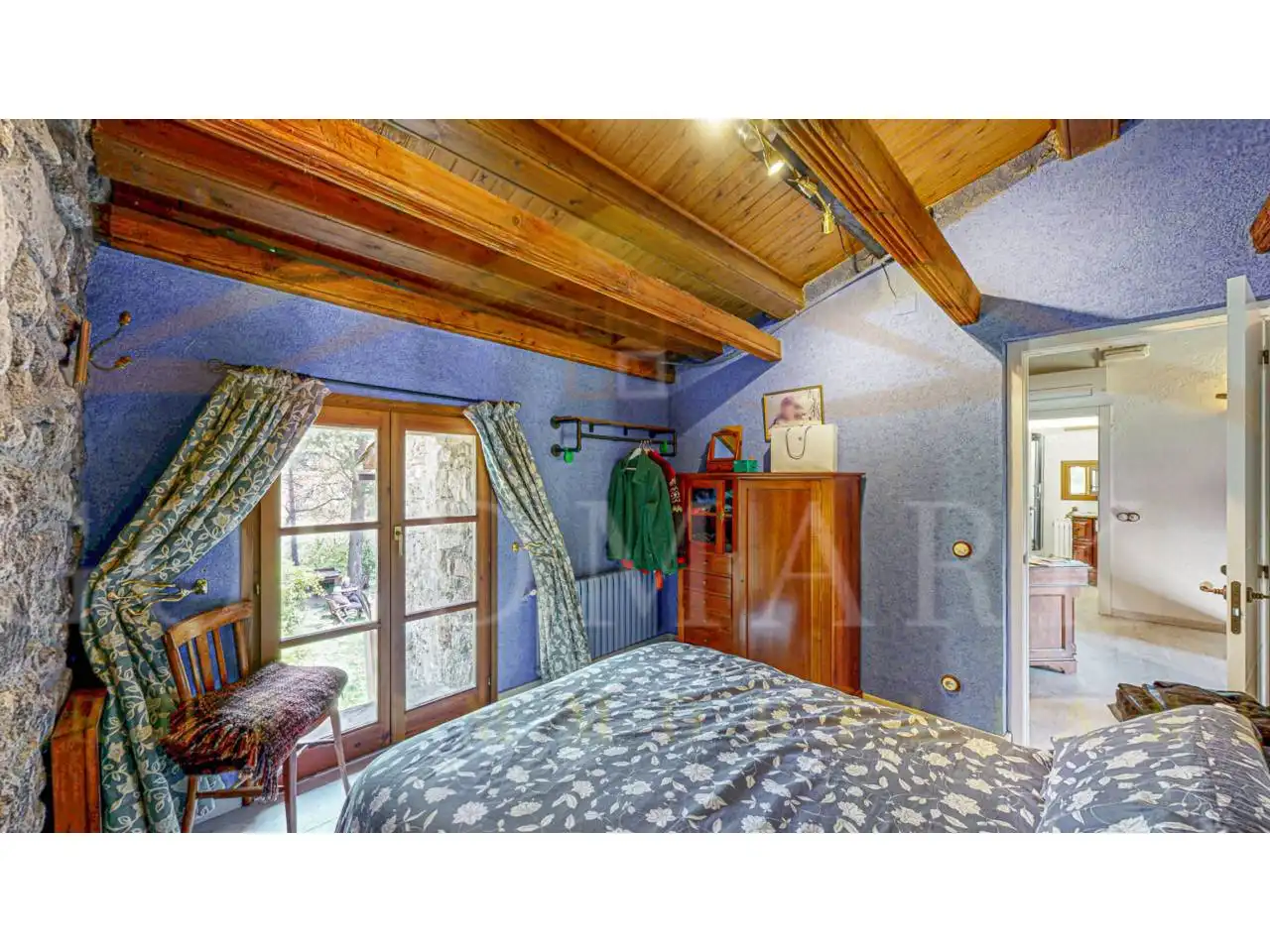 Habitación de Finca rústica en venta en Sant Jaume de Frontanyà con Calefacción y Jardín privado