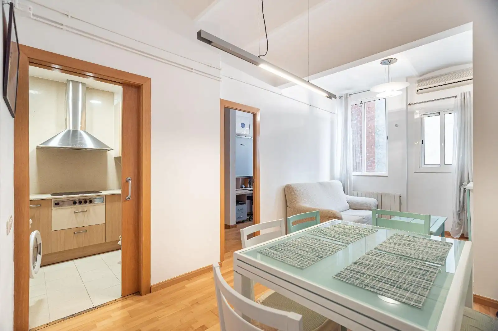 Wohnung zum Verkauf in Barcelona mit Klimaanlage, Heizung und Parkett