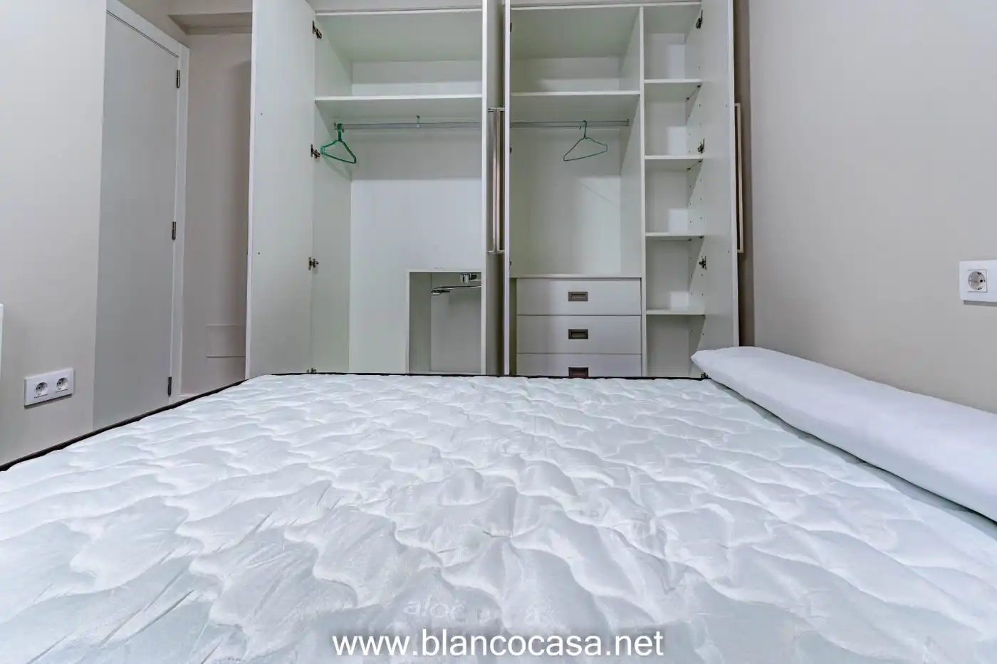 Habitación de Piso de alquiler en Carballo con Calefacción, Trastero y Amueblado