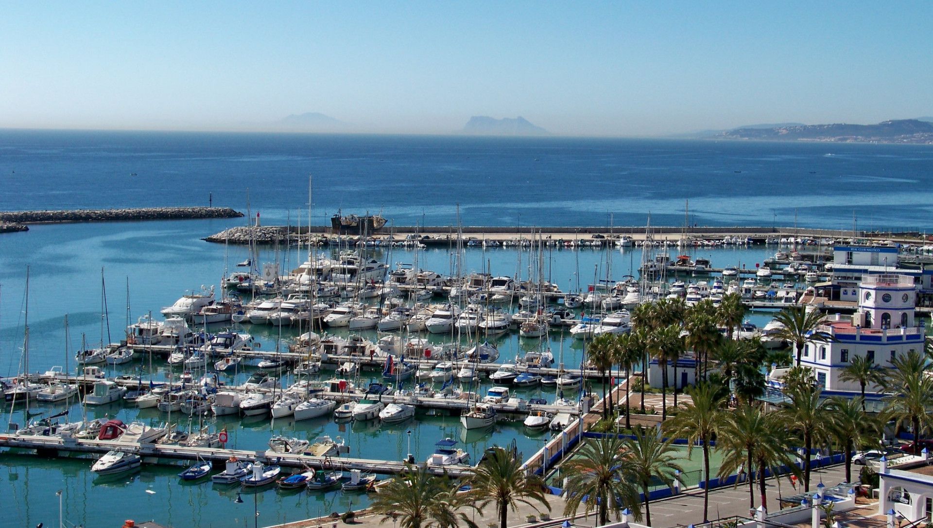 Exterior view of Apartment for sale in Estepona  with Air Conditioner, Terrace and Swimming Pool