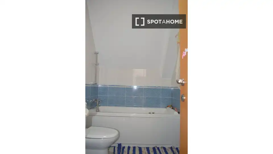 Baño de Piso de alquiler en Alzira con Aire acondicionado, Calefacción y Amueblado