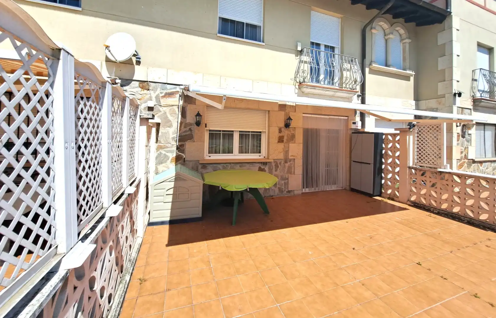 Terrasse von Einfamilien-Reihenhaus zum Verkauf in Zarratón mit Heizung, Terrasse und Möbliert