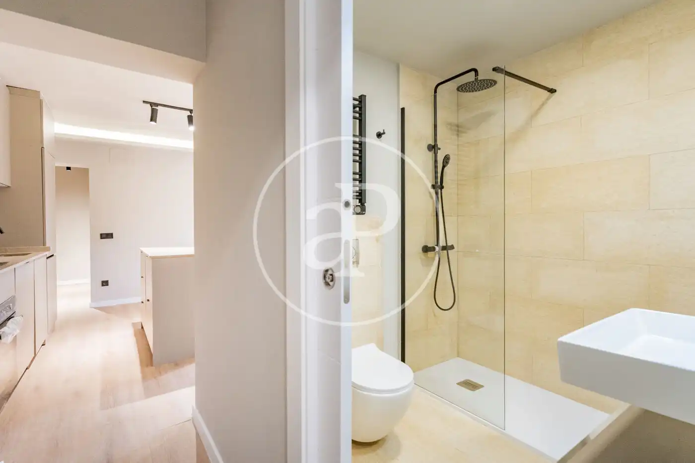 Bathroom of Flat for sale in Madrid  with Air Conditioner, Heating and Storage room