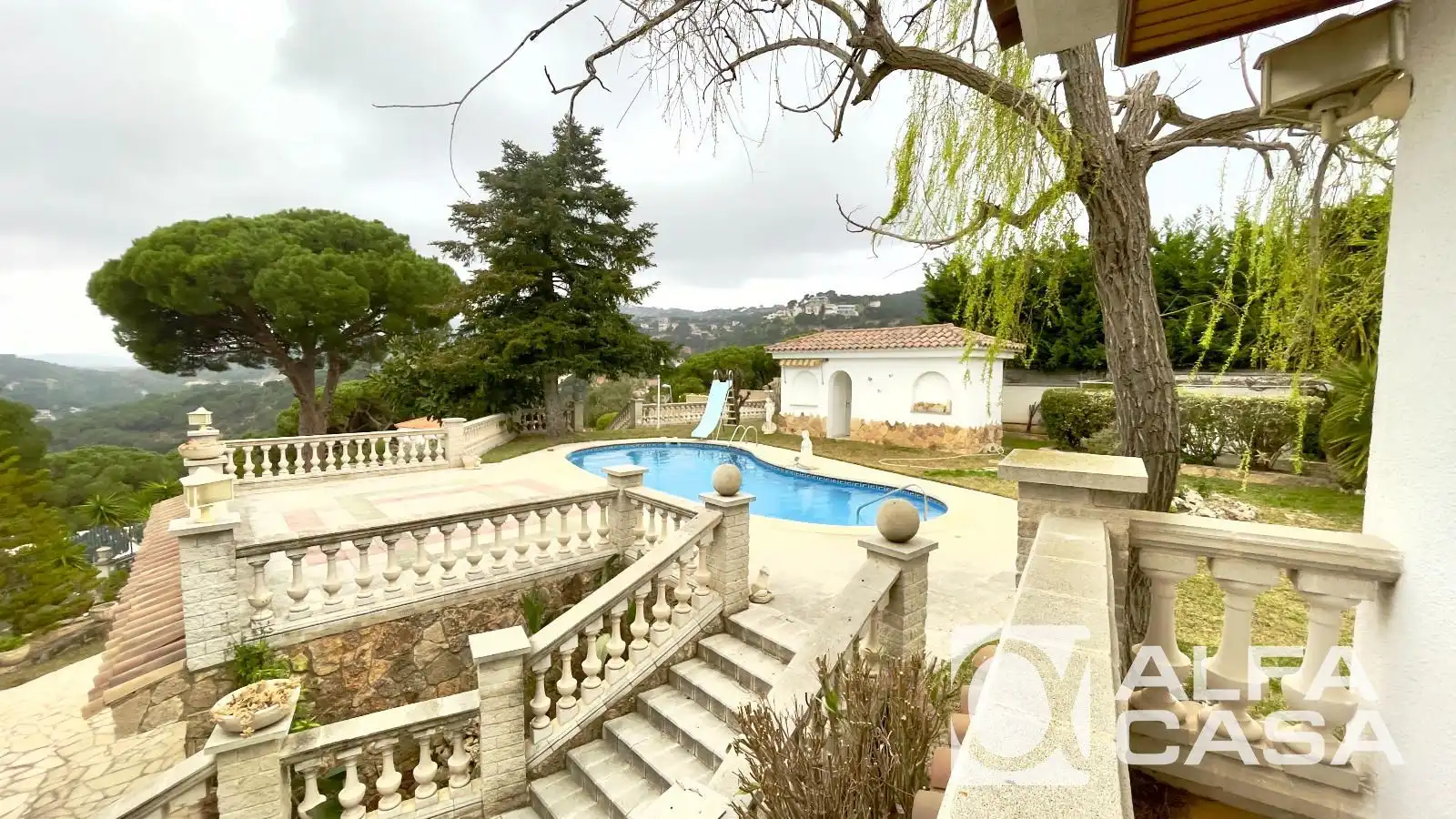 Exterior view of Houses for sale in Canyelles