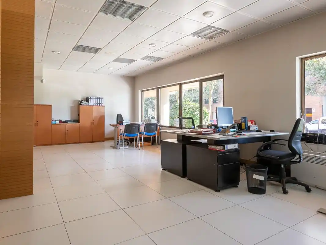 Commercial properties for rent in Pozuelo de Alarcón  with Air Conditioner and Heating
