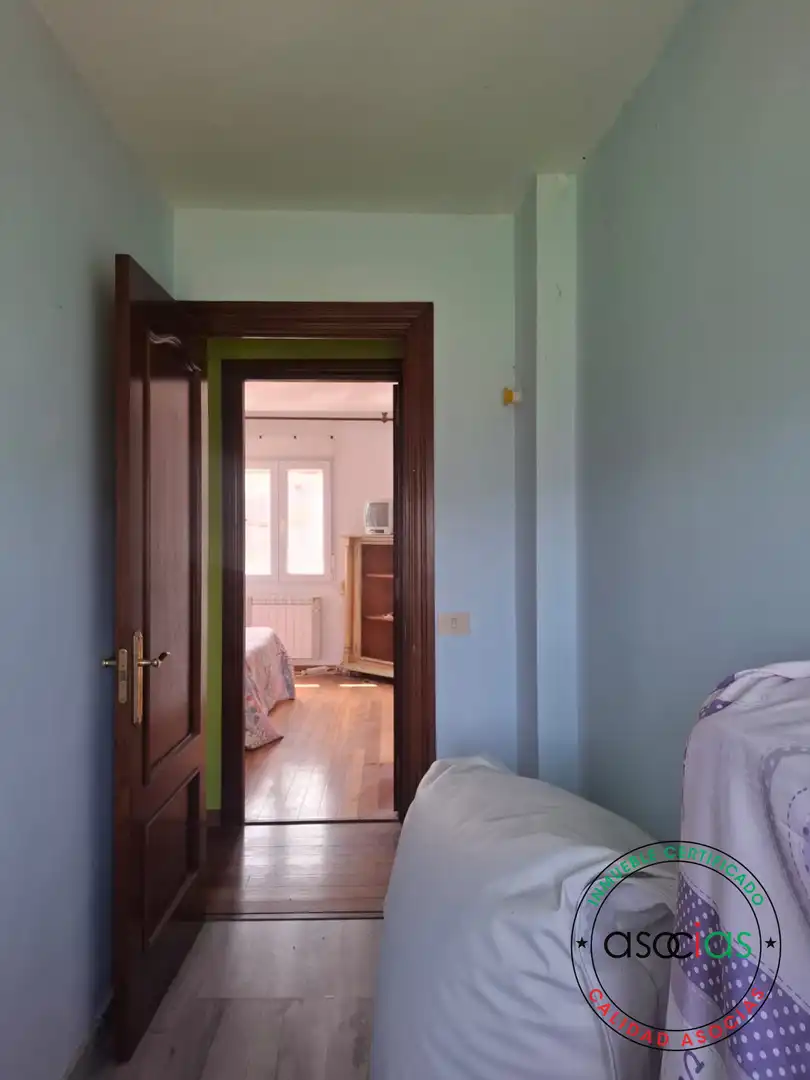 Habitación de Casa adosada en venta en Villaviciosa con Calefacción y Trastero