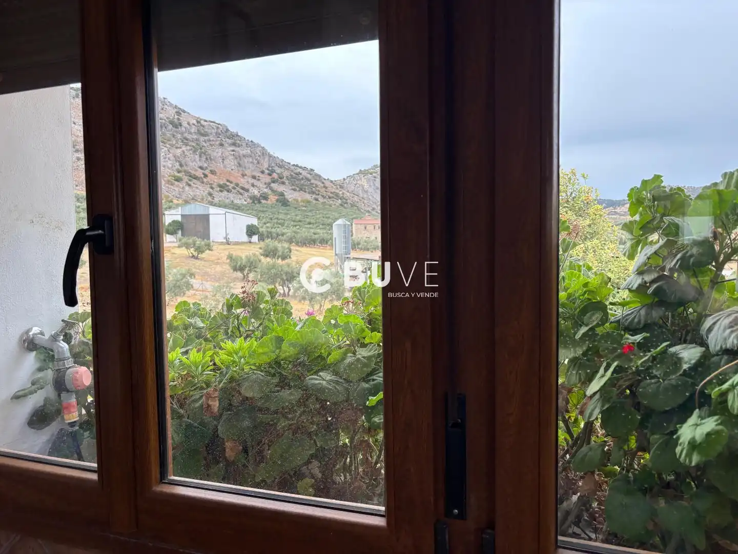 Vista exterior de Casa o xalet en venda en Cuevas del Becerro amb Aire condicionat, Calefacció i Jardí privat