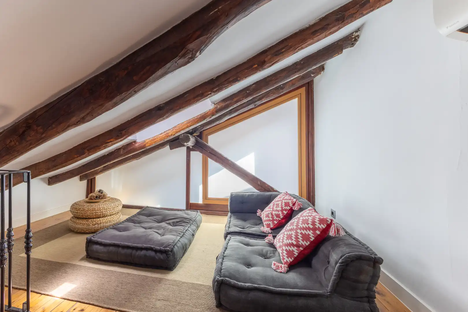Sala de estar de Ático de alquiler en Madrid con Aire acondicionado, Calefacción y Parquet