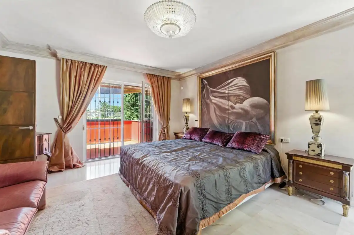 Dormitori de Casa o xalet en venda en Marbella amb Calefacció, Jardí privat i Terrassa