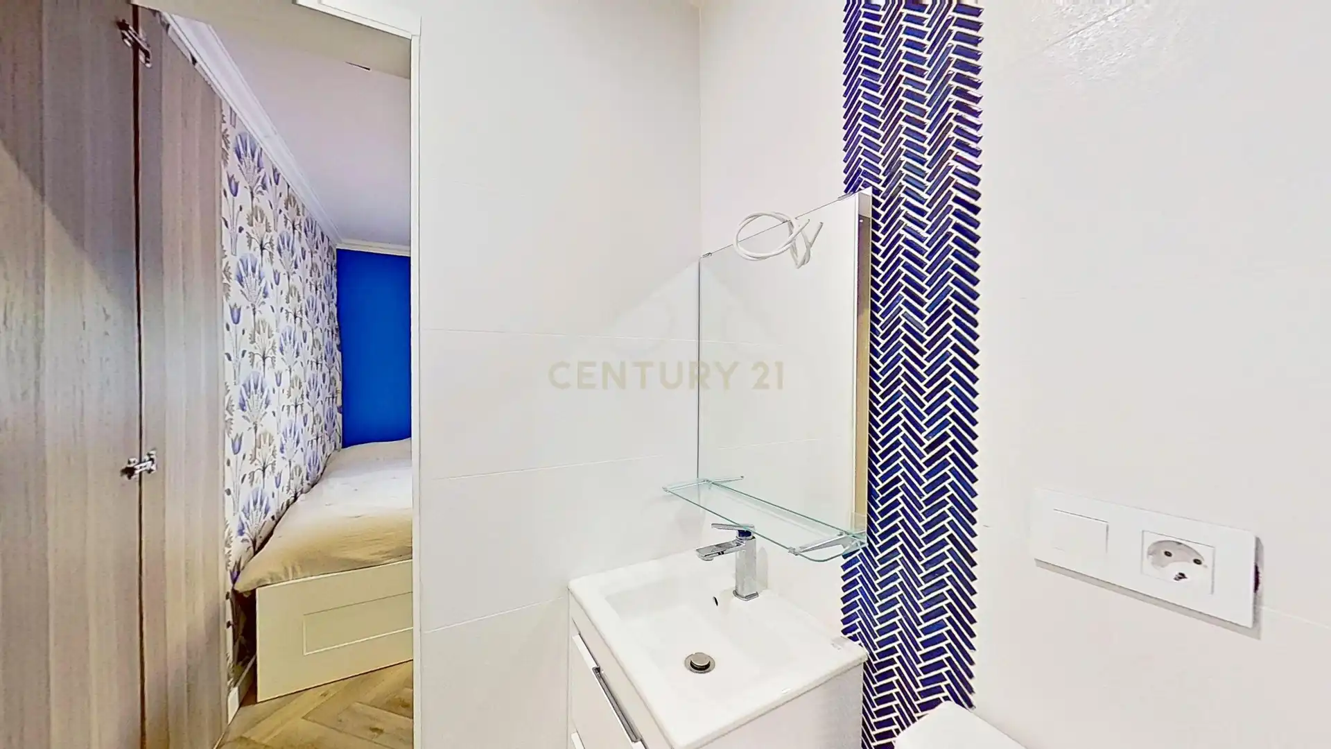 Bathroom of Flat for sale in Málaga  with Air Conditioner, Washing machine and Balcony