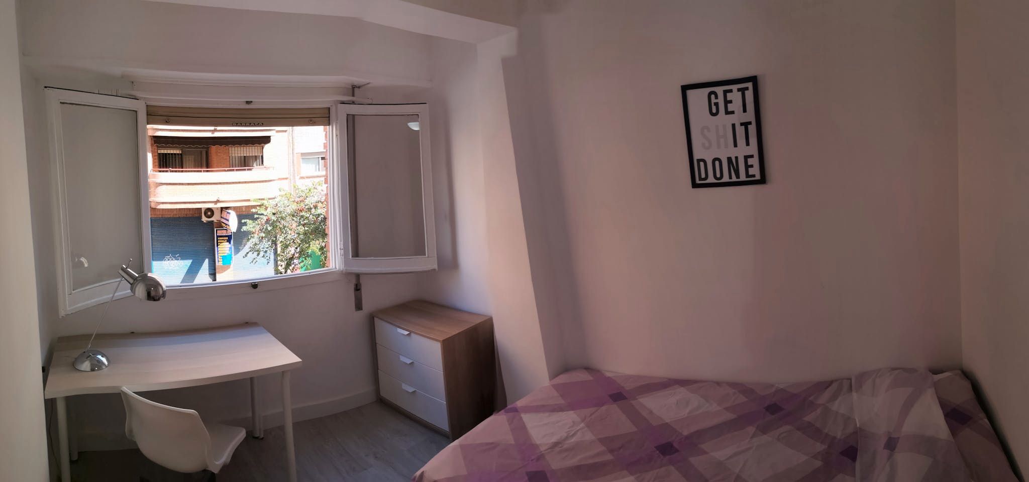 Bedroom of Flat to share in  Valencia Capital  with Furnished, Washing machine and Internet