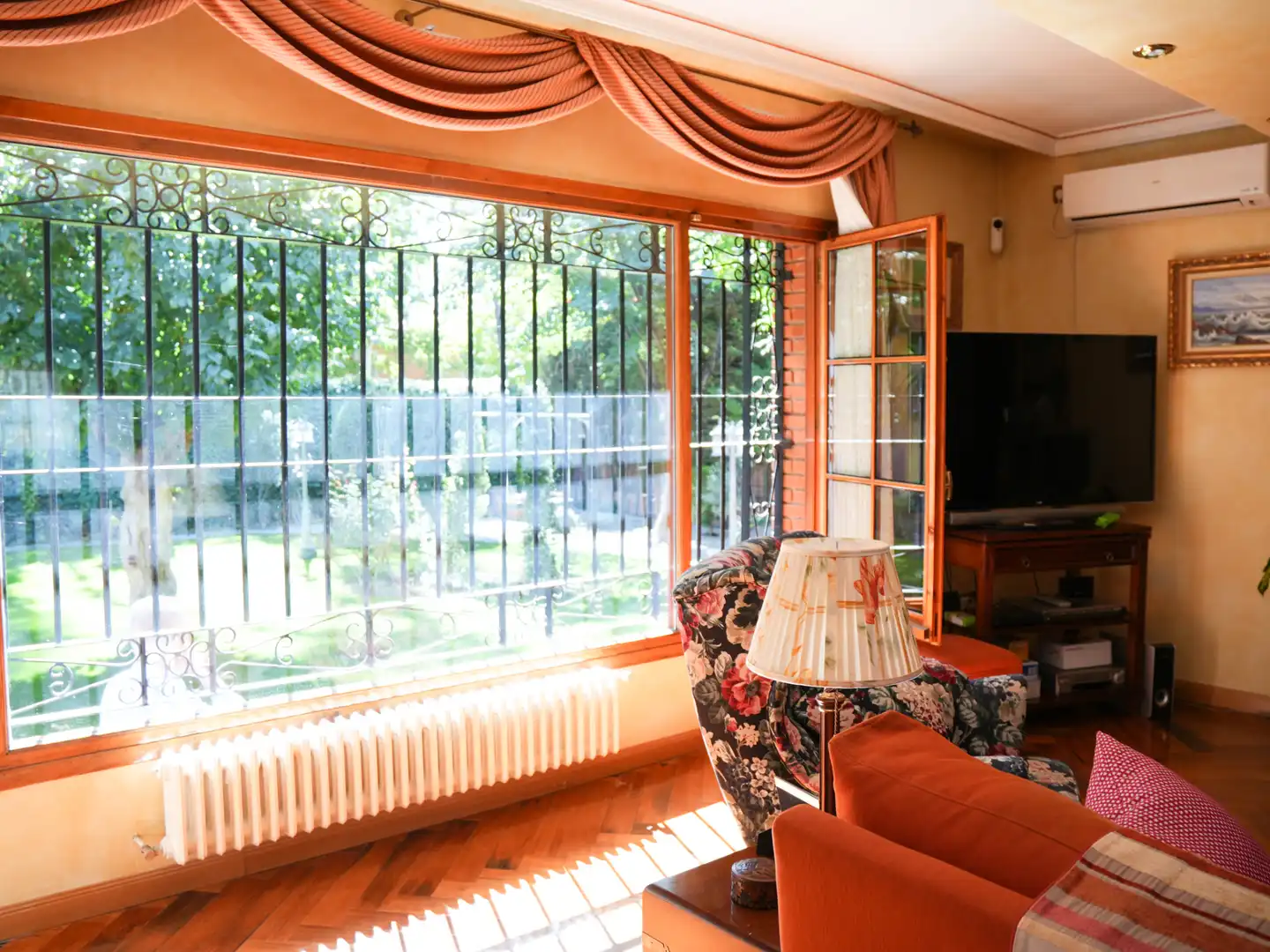 Sala de estar de Casa o chalet en venta en Aranjuez con Aire acondicionado, Calefacción y Jardín privado