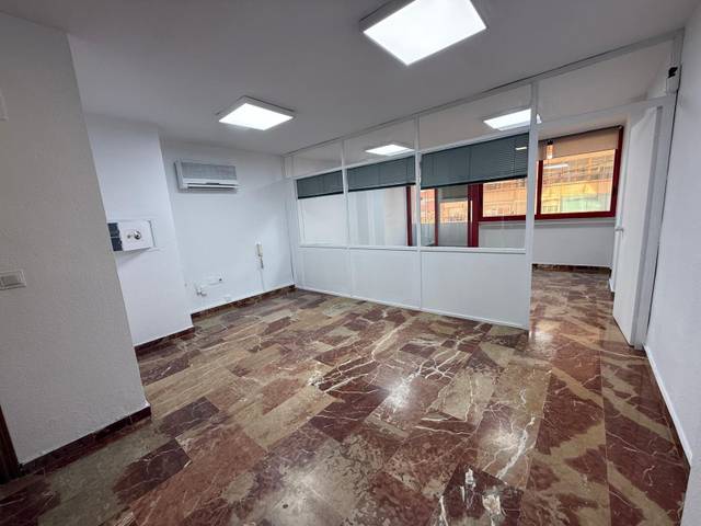 Oficina en Alquiler en Alipark