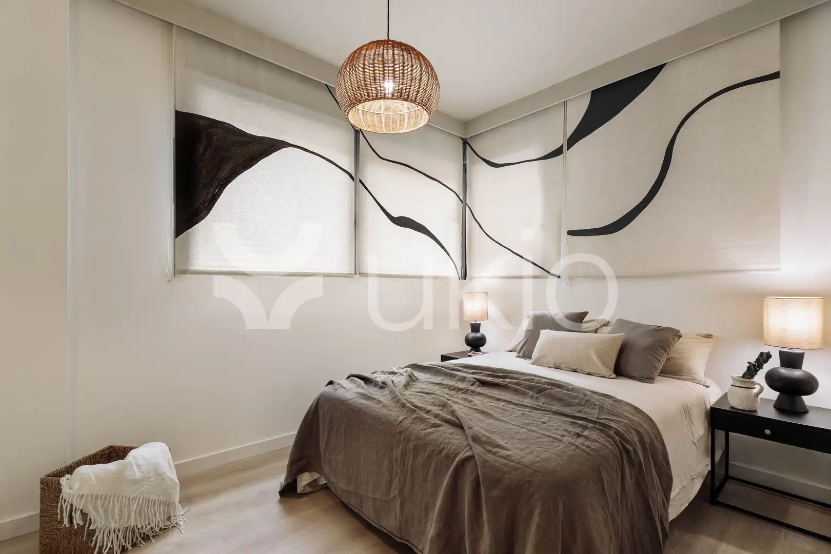 Dormitori de Apartament de lloguer en Barcelona amb Aire condicionat, Calefacció i Moblat