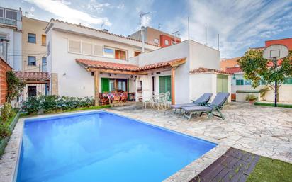 Exterior view of Single-family semi-detached for sale in Sant Feliu de Guíxols  with Heating, Terrace and Swimming Pool