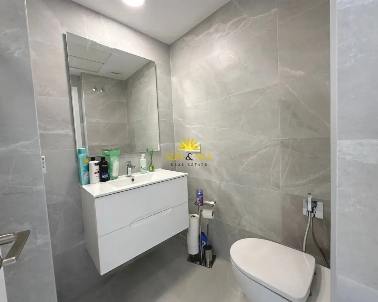 Badezimmer von Wohnungen zur Miete in Finestrat mit Klimaanlage, Heizung und Terrasse