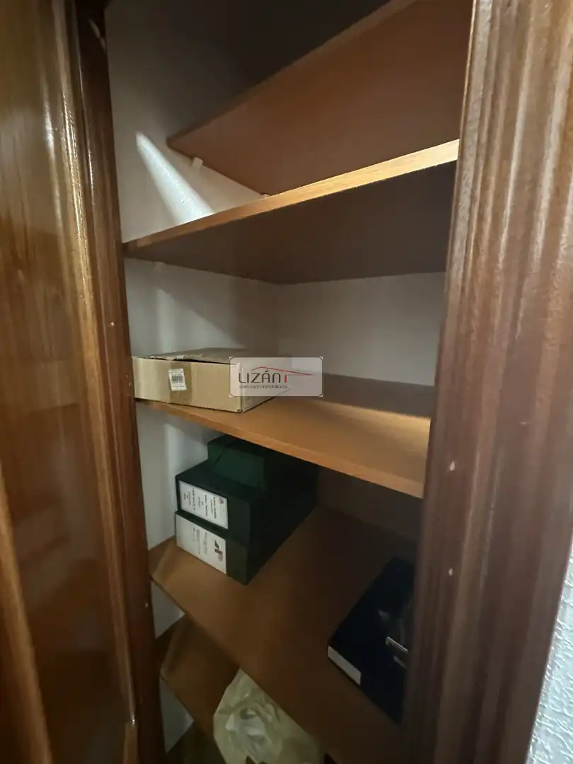 Pis de lloguer en Oviedo  amb Calefacció, Parquet i Moblat
