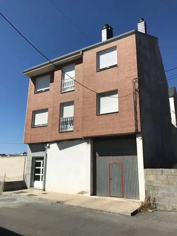 Vista exterior de Apartament en venda en Ponferrada amb Calefacció, Traster i Moblat
