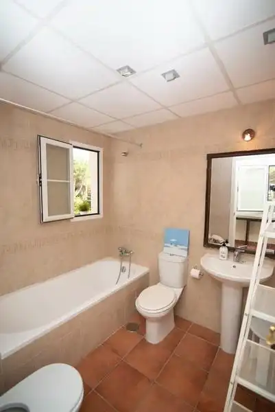 Baño de Casa o chalet en venta en Chiclana de la Frontera con Aire acondicionado, Jardín privado y Trastero