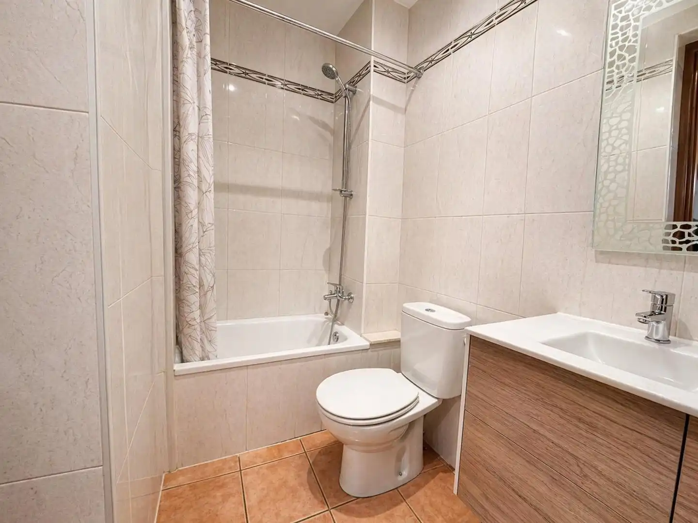 Baño de Piso en venta en Berga con Calefacción, Trastero y Balcón