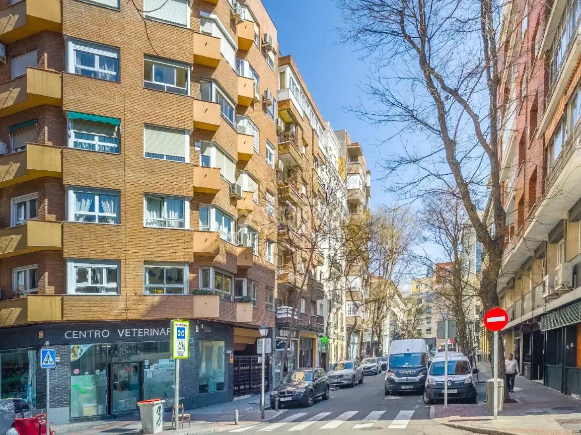 Vista exterior de Piso en venta en Madrid