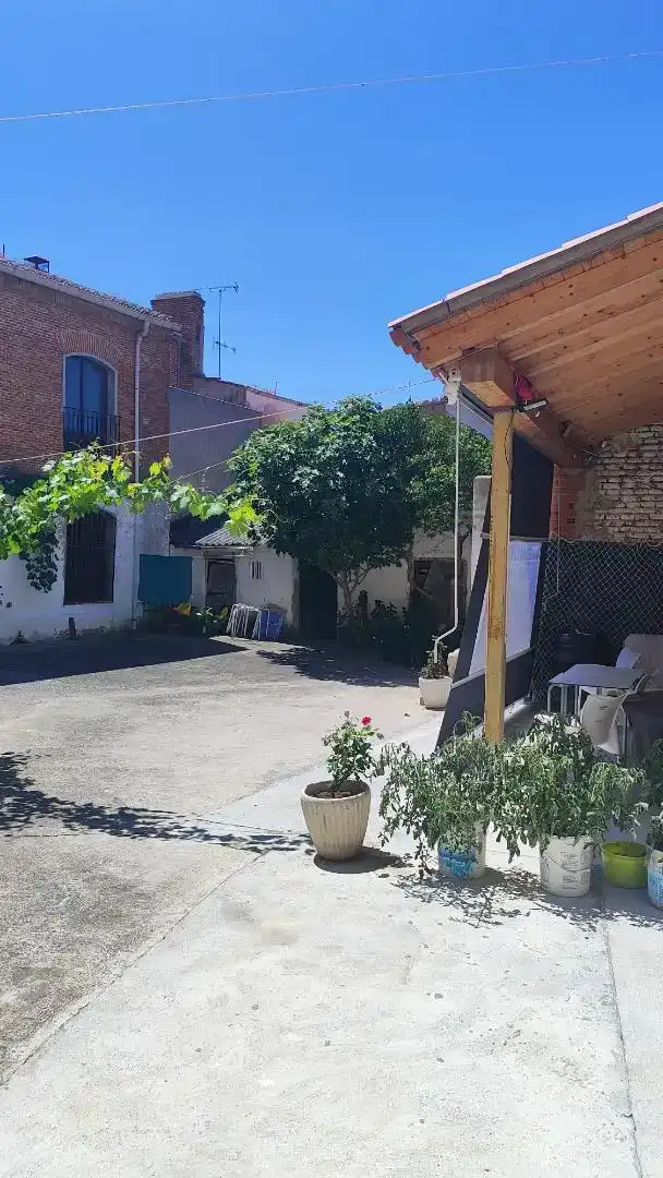 Vista exterior de Planta baixa en venda en Alaejos amb Balcó