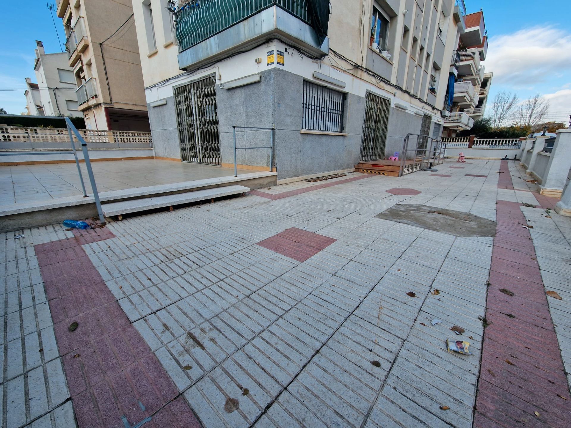 Exterior view of Premises for sale in Cunit  with Air Conditioner and Terrace