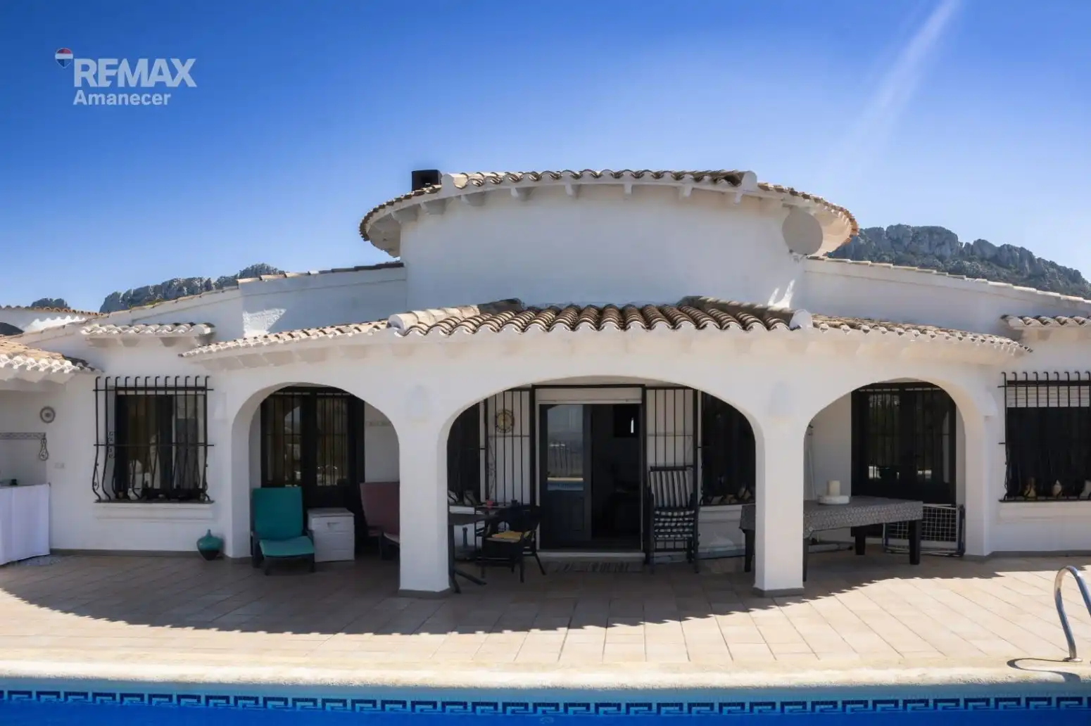 Vista exterior de Casa o xalet en venda en El Ràfol d'Almúnia amb Aire condicionat, Jardí privat i Terrassa