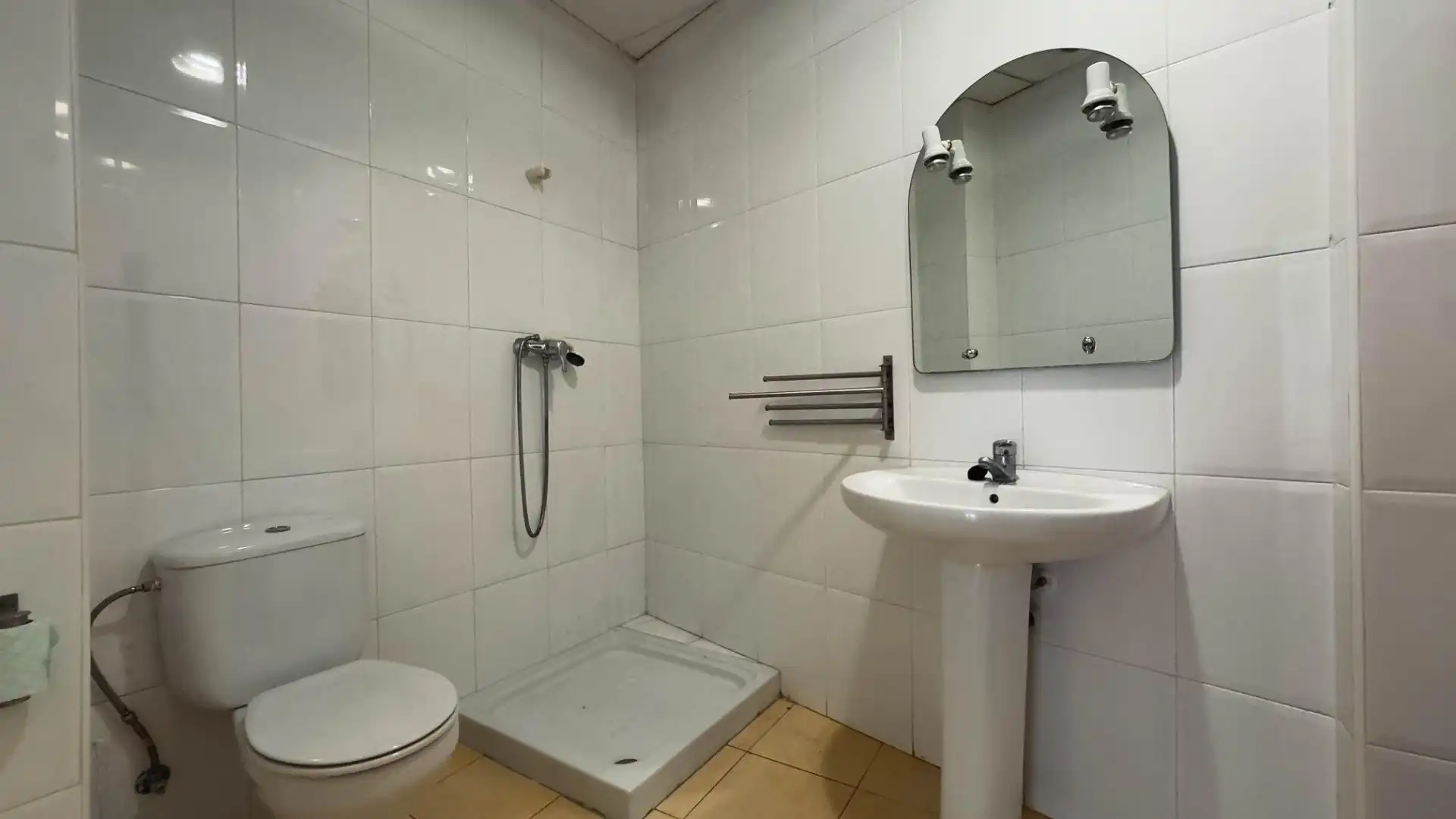 Baño de Local en venta en Elche / Elx con Aire acondicionado