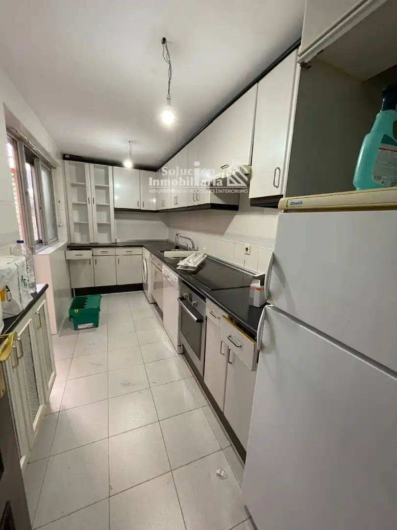 Cocina de Piso en venta en Salamanca con Calefacción, Terraza y Trastero