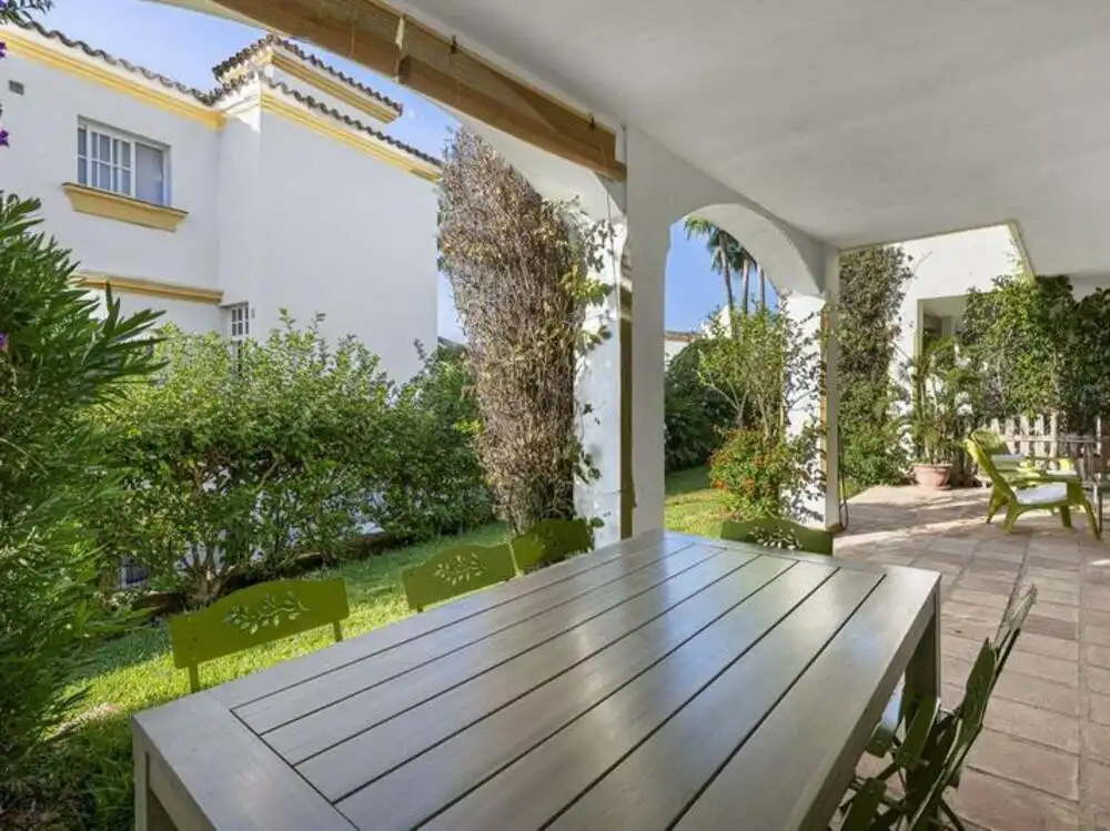 Jardí de Casa adosada en venda en Estepona amb Aire condicionat, Terrassa i Piscina