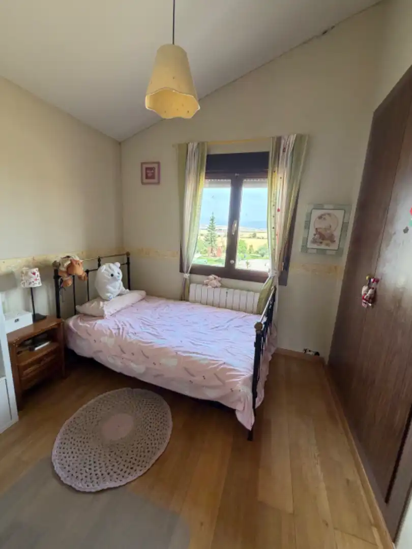 Habitación de Casa adosada en venta en Valverde del Majano con Calefacción, Jardín privado y Horno