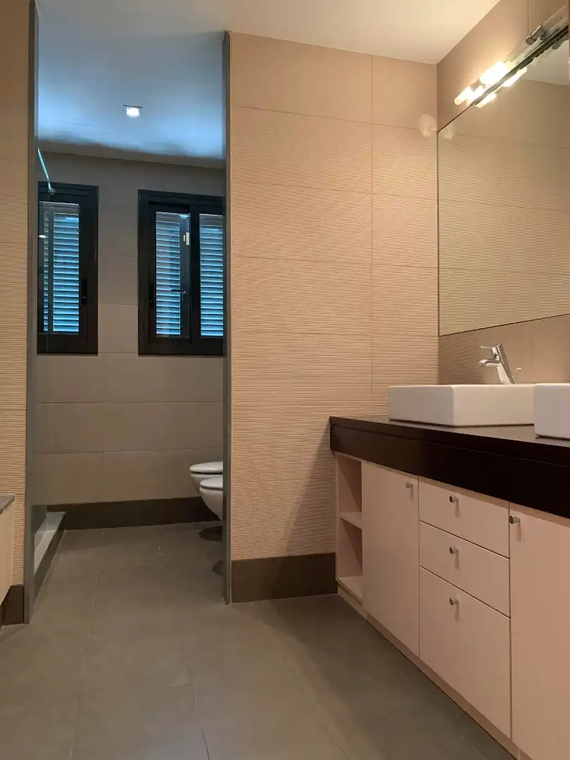 Baño de Casa adosada en venta en Reus con Aire acondicionado, Calefacción y Jardín privado