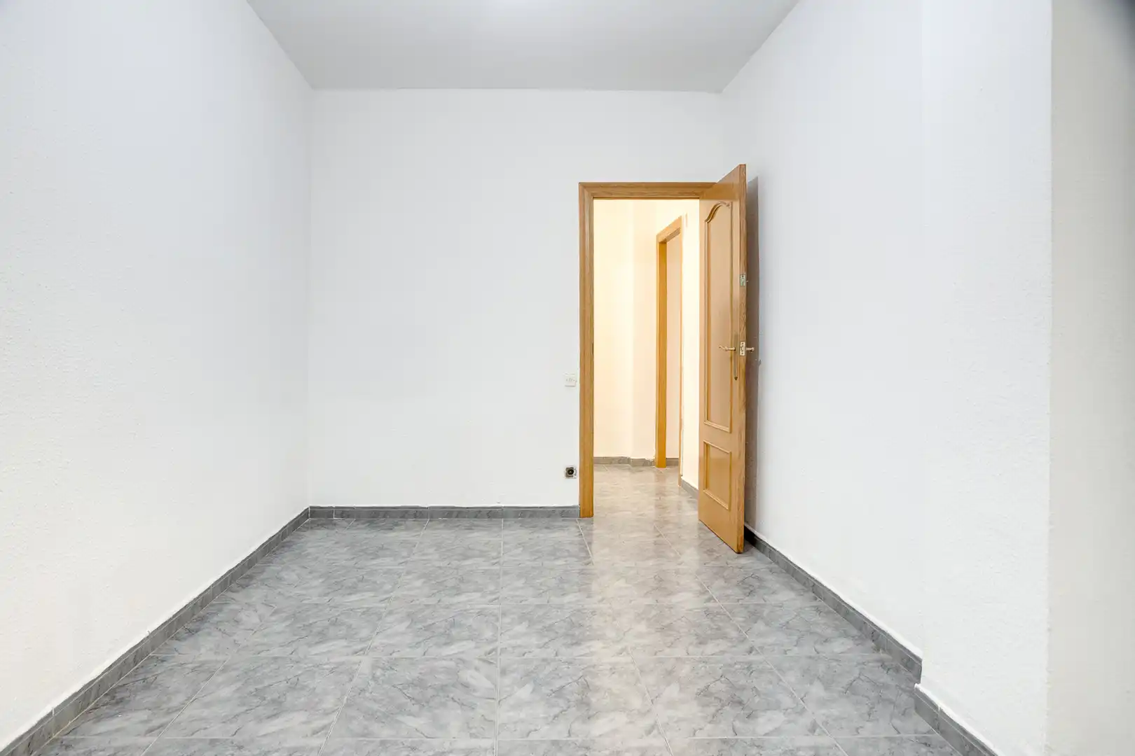 Wohnung zum Verkauf in Barcelona mit Heizung, Balkon und Alarm