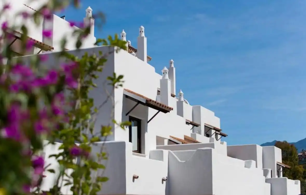 Vista exterior de Apartamento de alquiler en Estepona con Aire acondicionado, Terraza y Piscina
