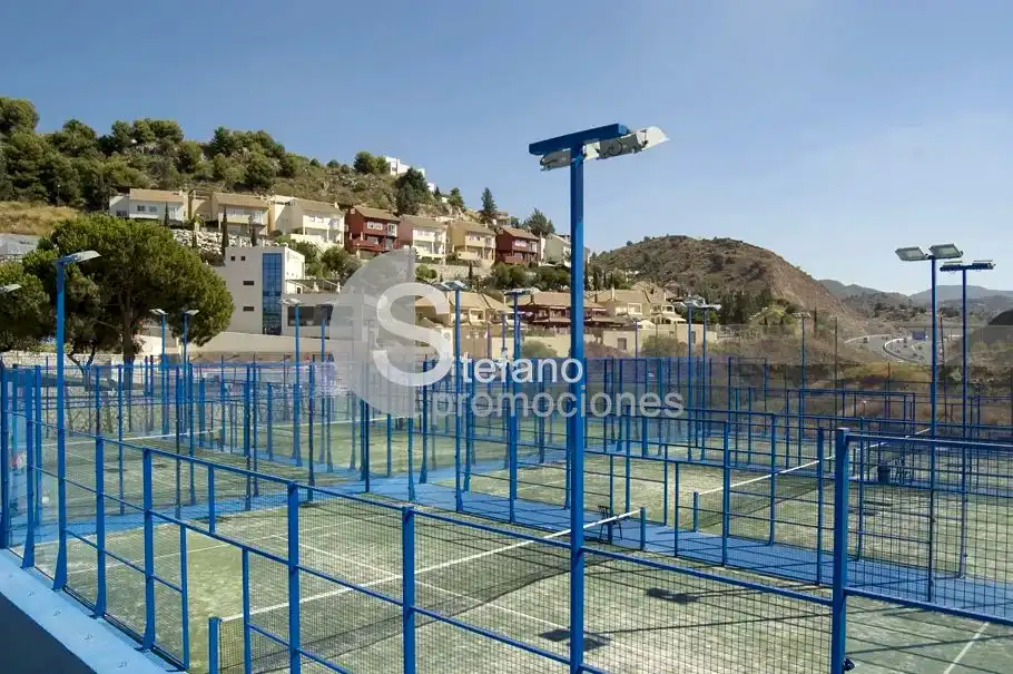 Vista exterior de Casa adosada en venda en Málaga amb Aire condicionat, Jardí privat i Terrassa